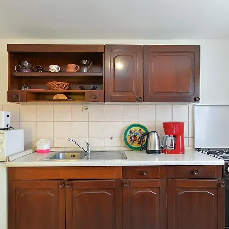 House Veznaveri 2063