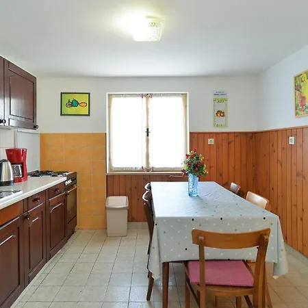 House Veznaveri 2063