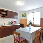 House Veznaveri 2063
